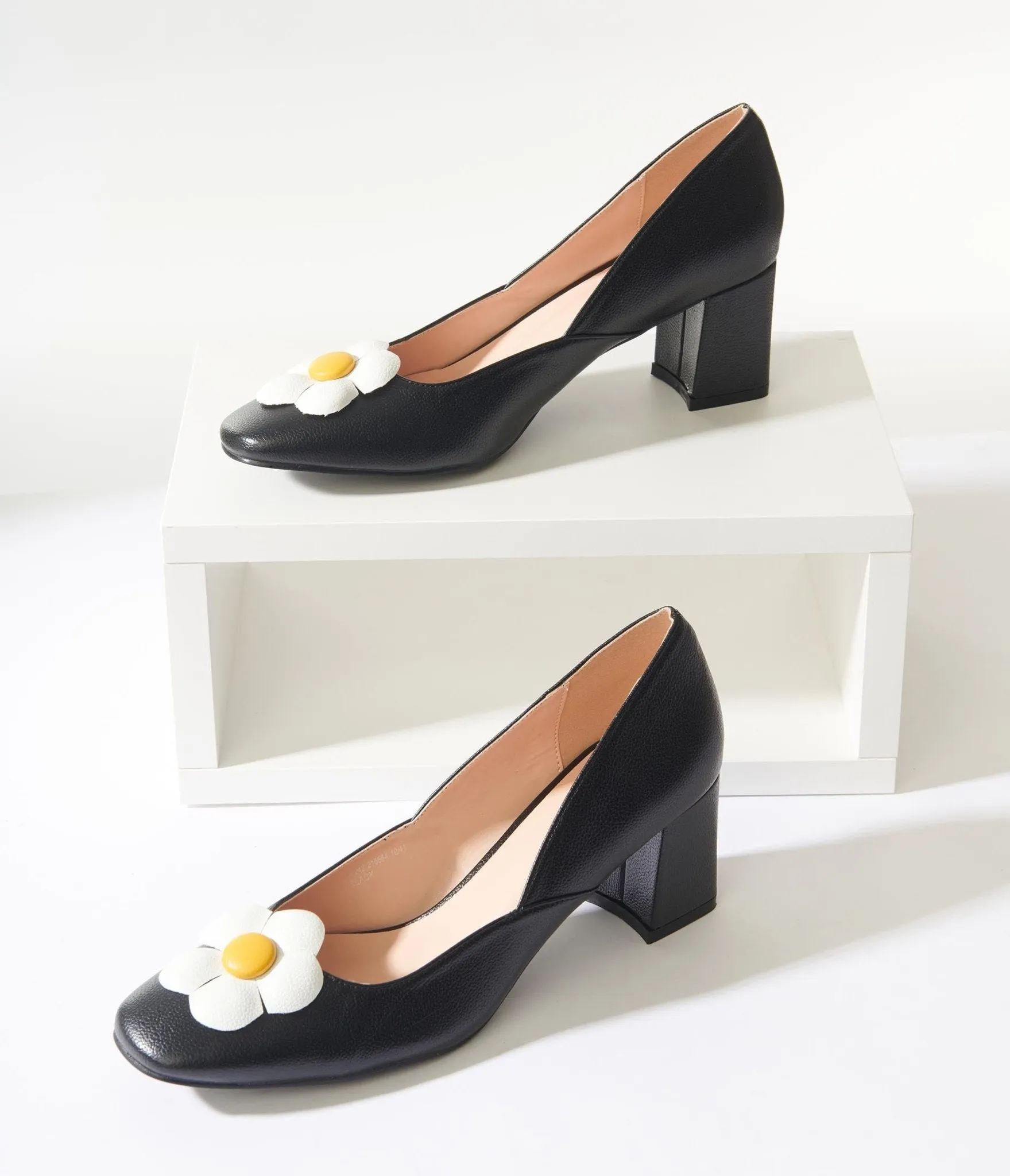 Unique Vintage Black Daisy Pumps